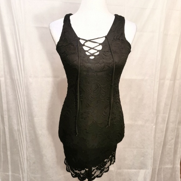Lace dress - Picture 3 of 4